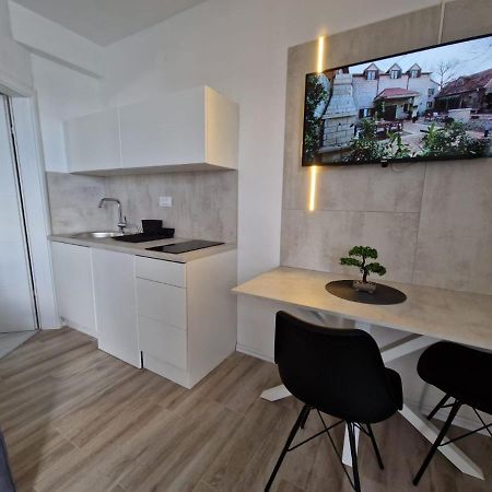 נאום Elegance Dream Apartment מראה חיצוני תמונה