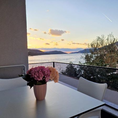 נאום Elegance Dream Apartment מראה חיצוני תמונה