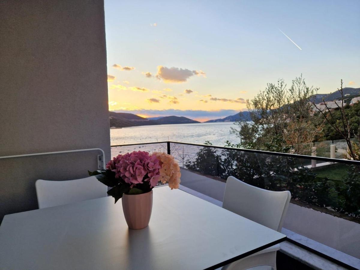 נאום Elegance Dream Apartment מראה חיצוני תמונה